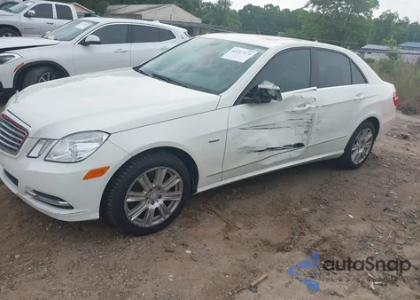 2012 Mercedes-Benz E 350 4Matic z USA, uszkodzony, nr VIN WDDHF8JB4CA544411